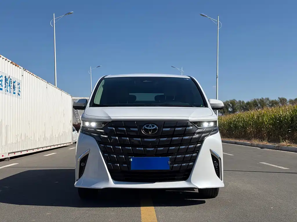 Toyota Alphard — фото 2