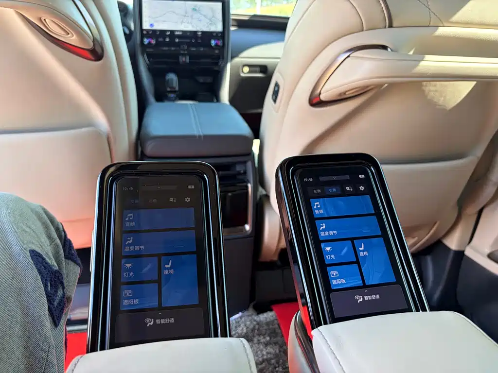 Toyota Alphard — фото 13