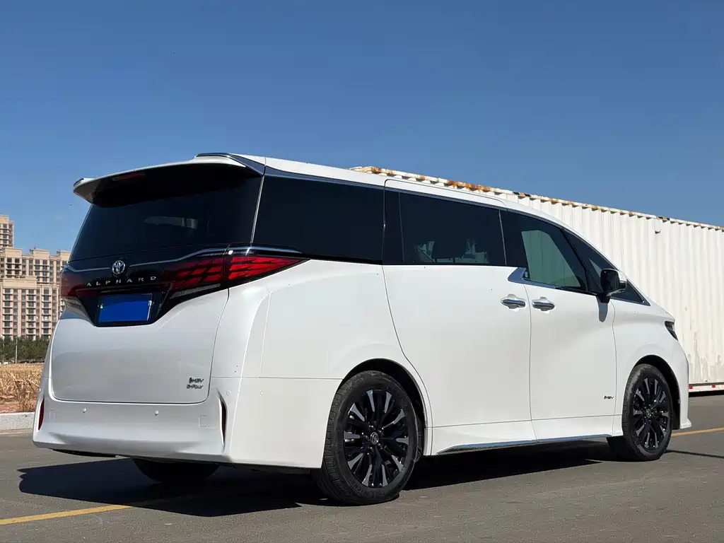 Toyota Alphard — фото 4