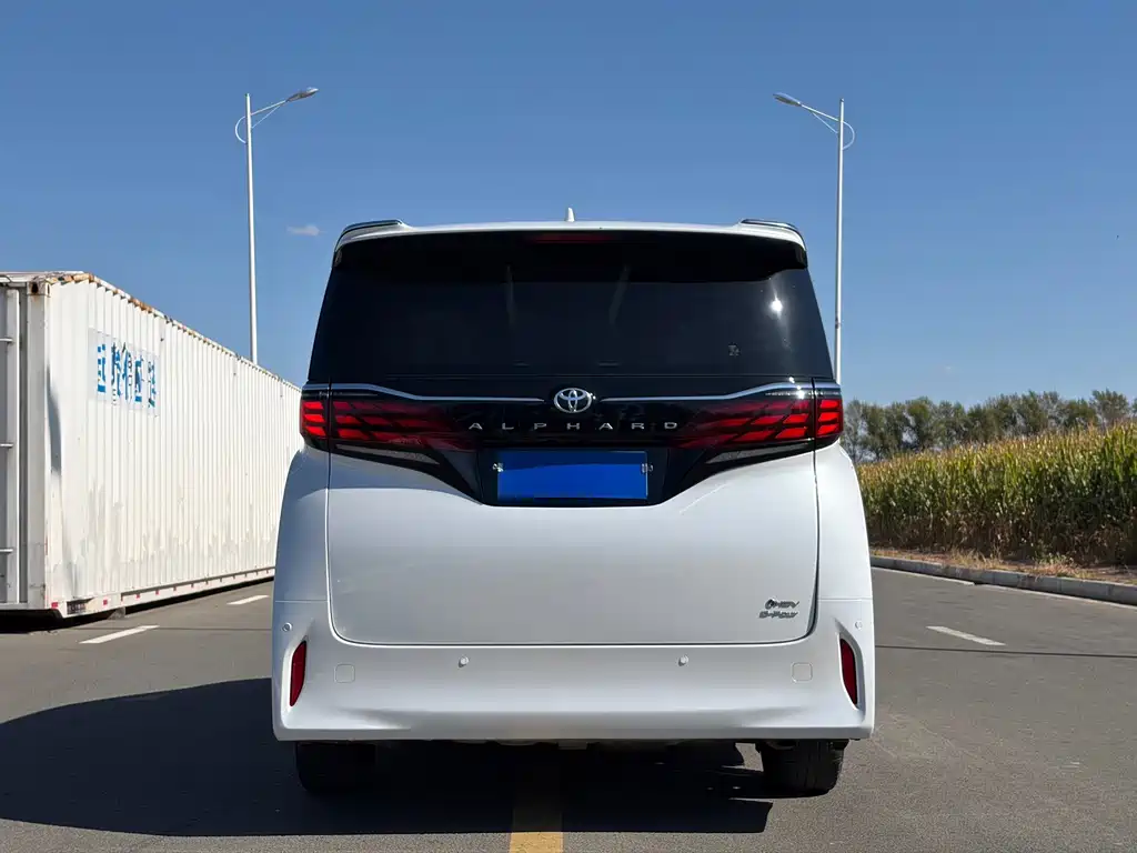 Toyota Alphard — фото 5
