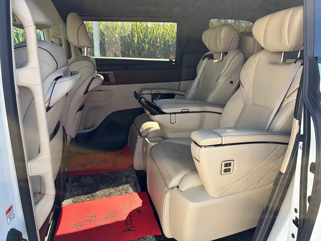 Toyota Alphard — фото 9