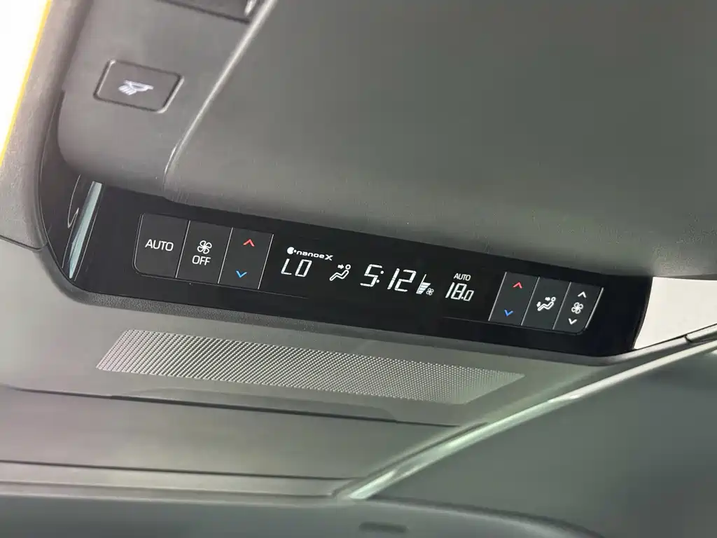 Toyota Vellfire — фото 11