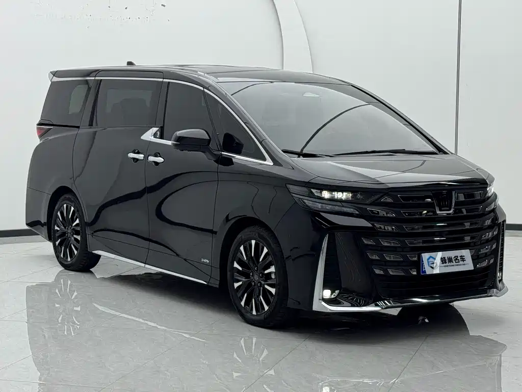 Toyota Vellfire — фото 3