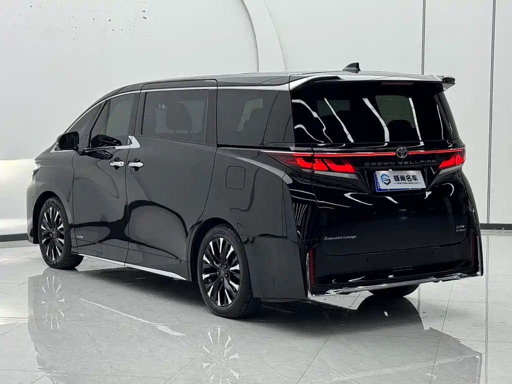 Toyota Vellfire — фото 24