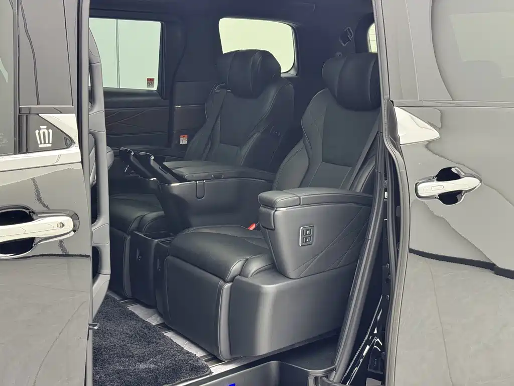 Toyota Vellfire — фото 8
