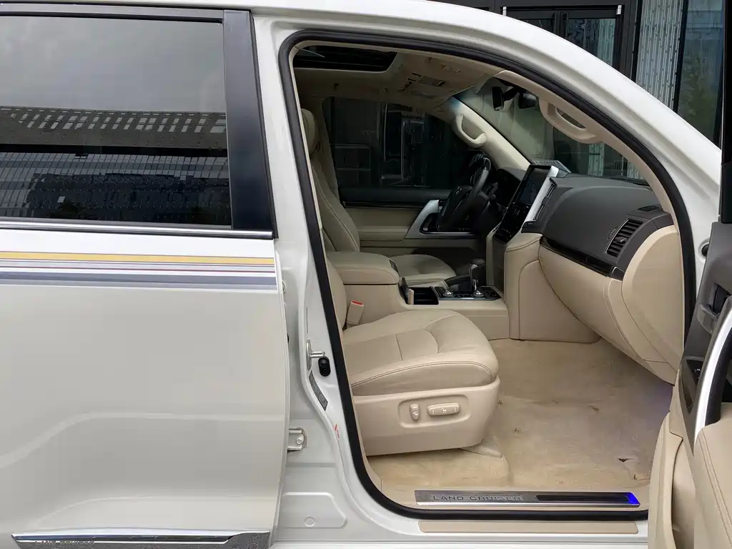 Toyota Land Cruiser — фото 19