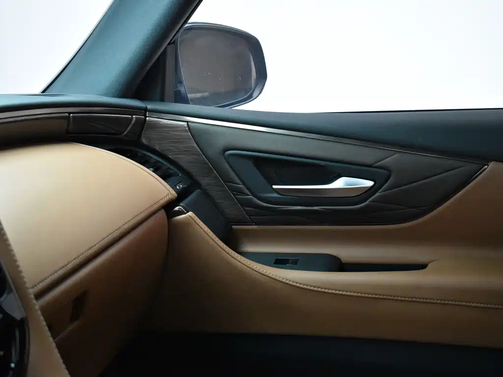 Toyota Alphard — фото 14
