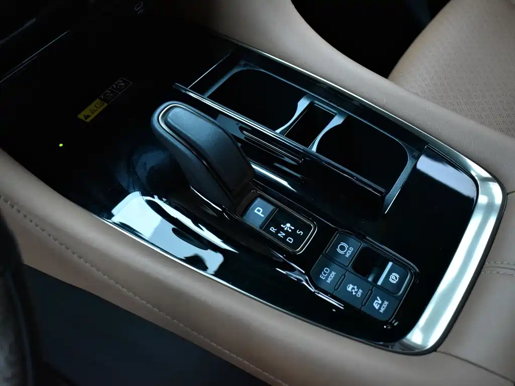 Toyota Alphard — фото 15