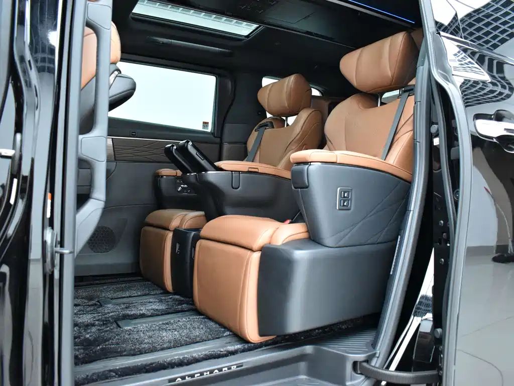 Toyota Alphard — фото 20