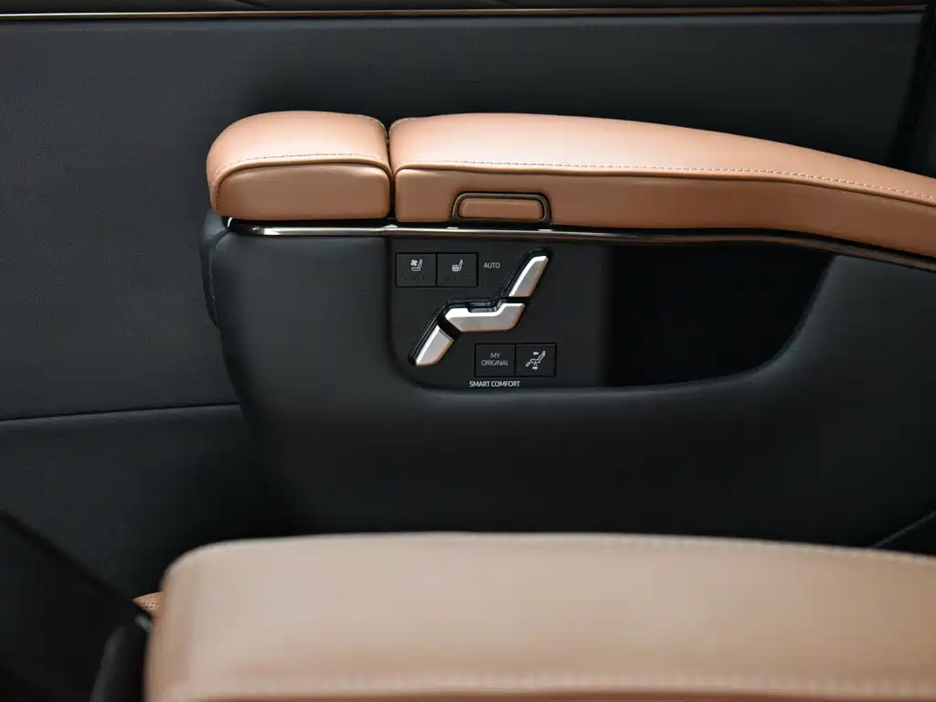 Toyota Alphard — фото 22