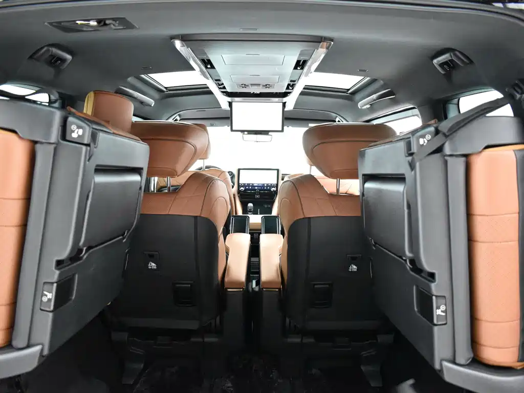 Toyota Alphard — фото 25