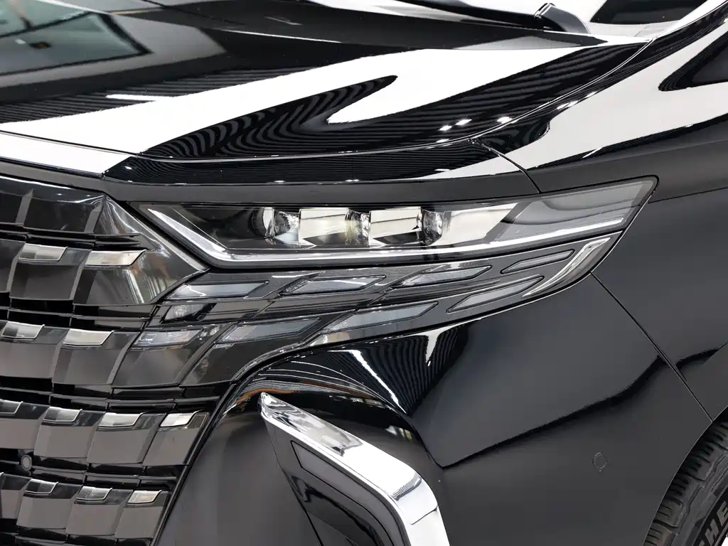 Toyota Alphard — фото 5