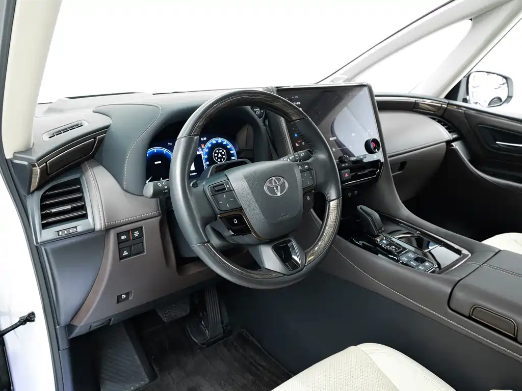 Toyota Alphard — фото 13