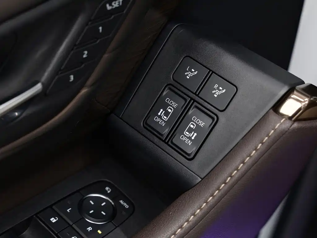 Toyota Alphard — фото 14