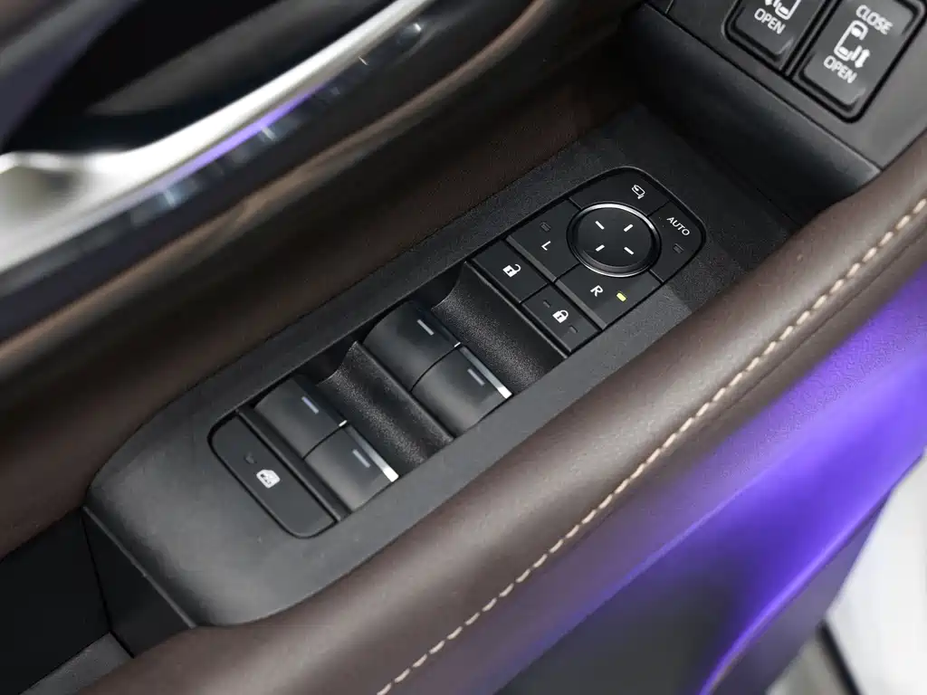 Toyota Alphard — фото 18