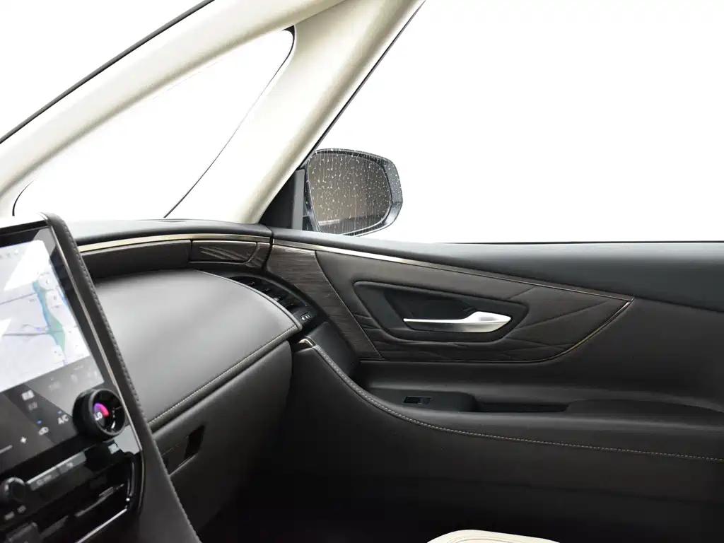 Toyota Alphard — фото 20