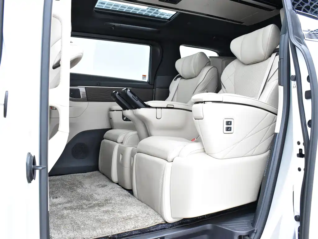 Toyota Alphard — фото 22