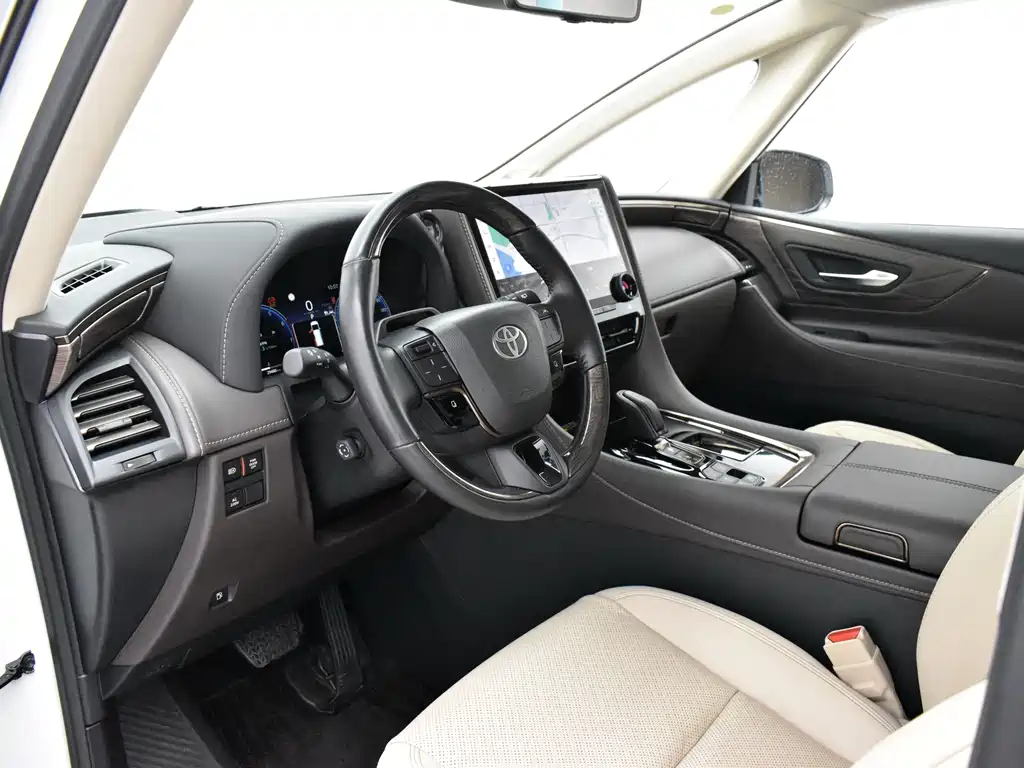 Toyota Alphard — фото 7