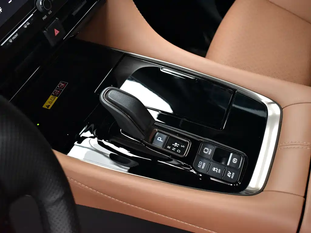 Toyota Alphard — фото 11
