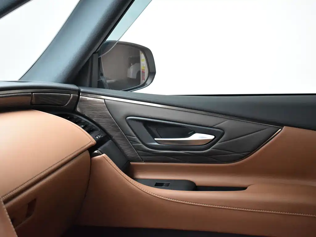 Toyota Alphard — фото 15