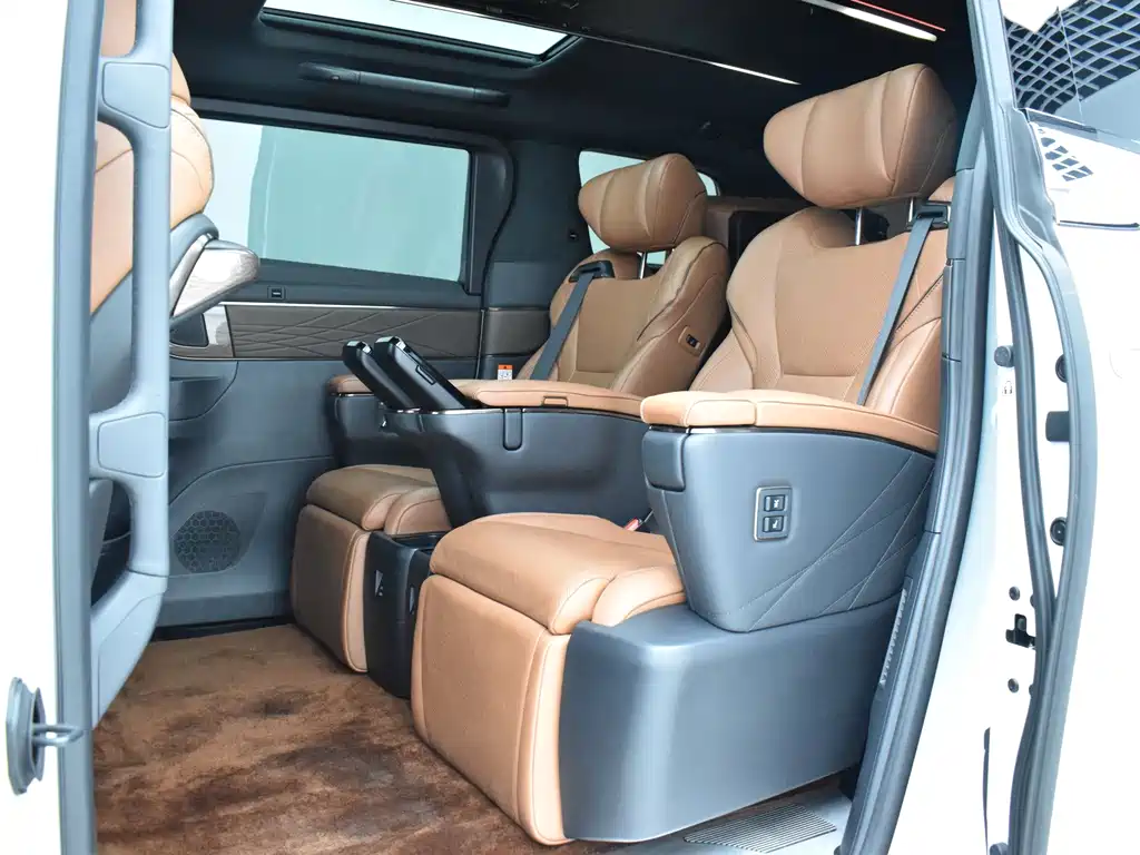 Toyota Alphard — фото 20
