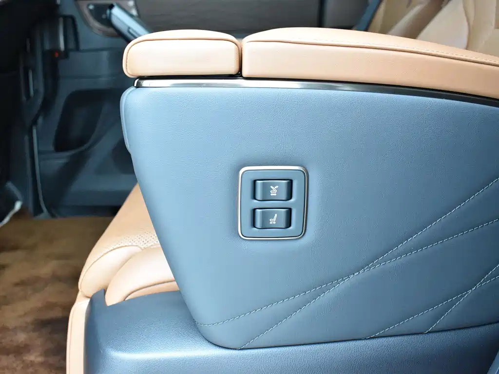 Toyota Alphard — фото 21