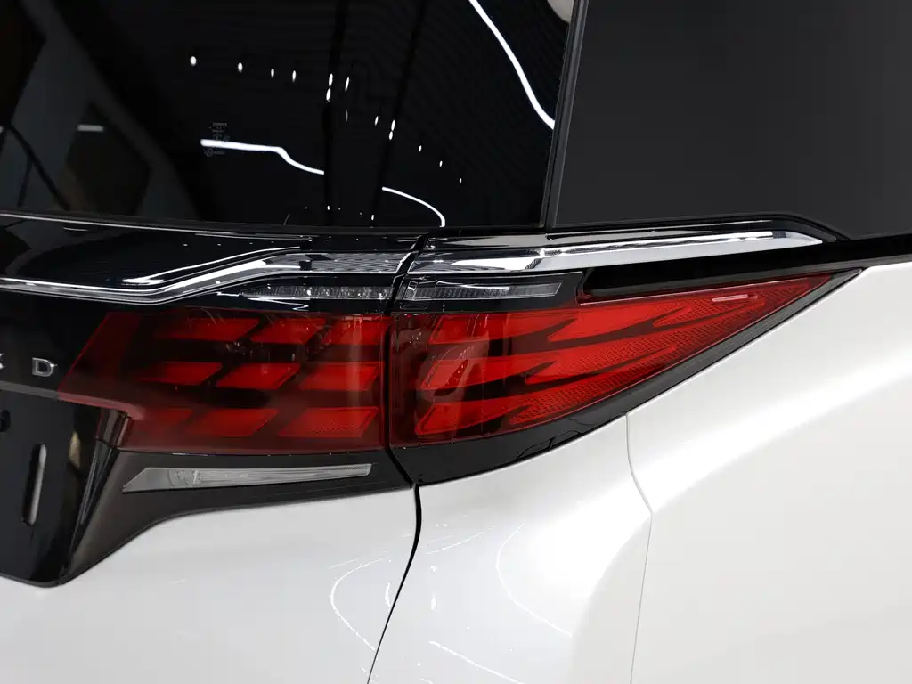 Toyota Alphard — фото 25
