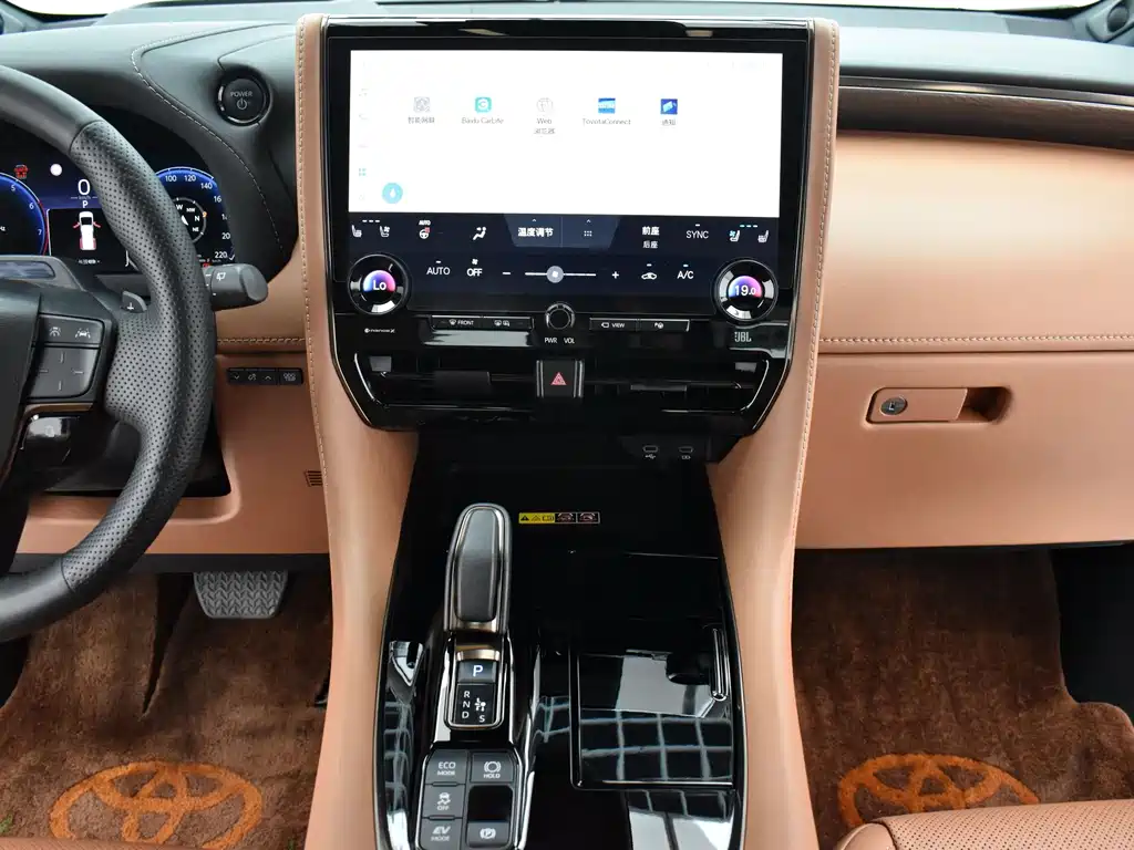 Toyota Alphard — фото 9