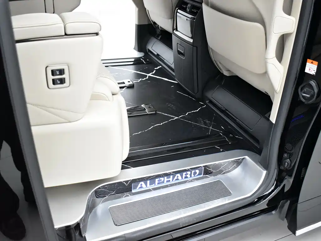 Toyota Alphard — фото 23