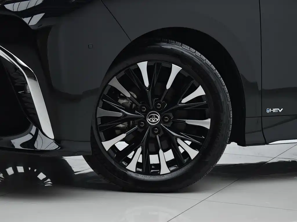 Toyota Alphard — фото 6