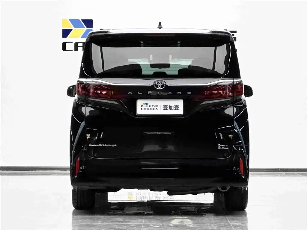 Toyota Alphard — фото 5