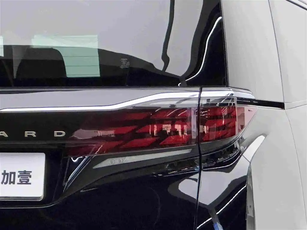 Toyota Alphard — фото 6