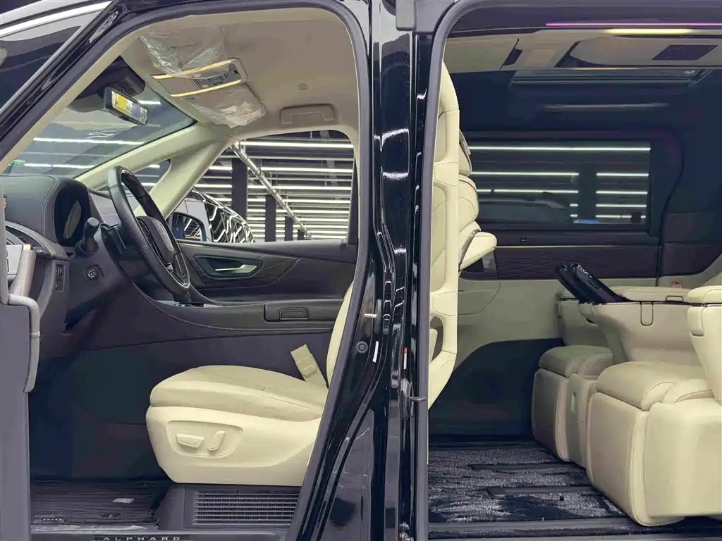 Toyota Alphard — фото 8