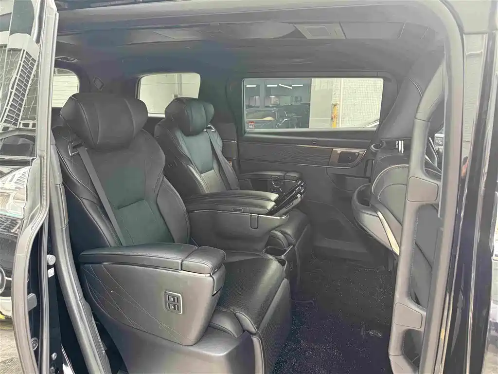 Toyota Alphard — фото 11