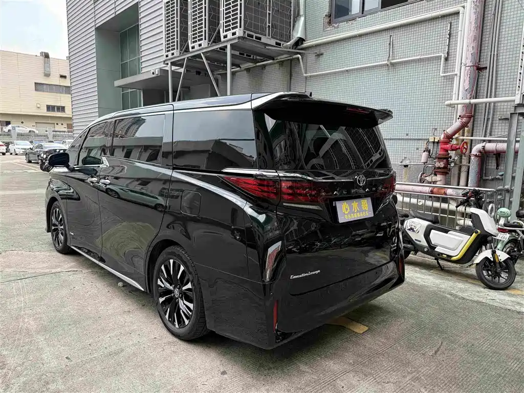 Toyota Alphard — фото 3