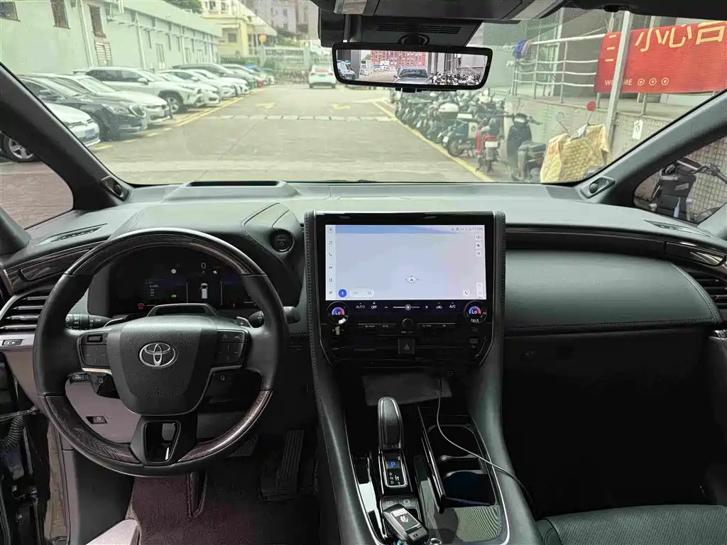Toyota Alphard — фото 8