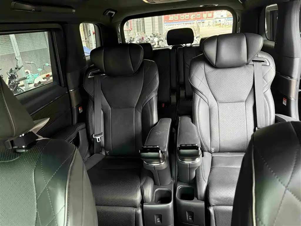 Toyota Alphard — фото 9
