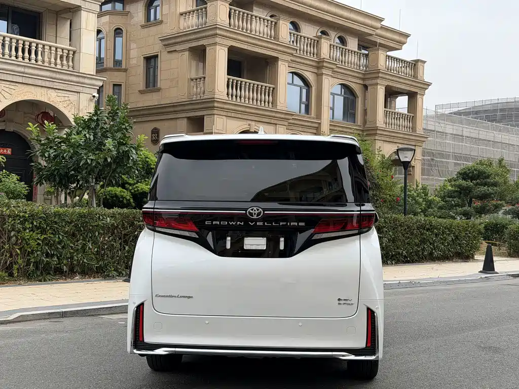 Toyota Vellfire — фото 3