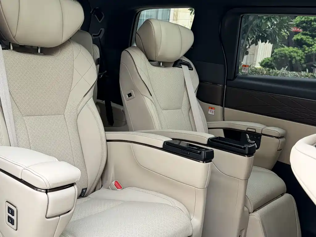Toyota Vellfire — фото 8