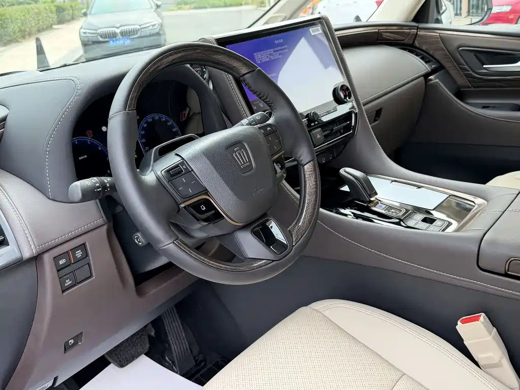 Toyota Vellfire — фото 9