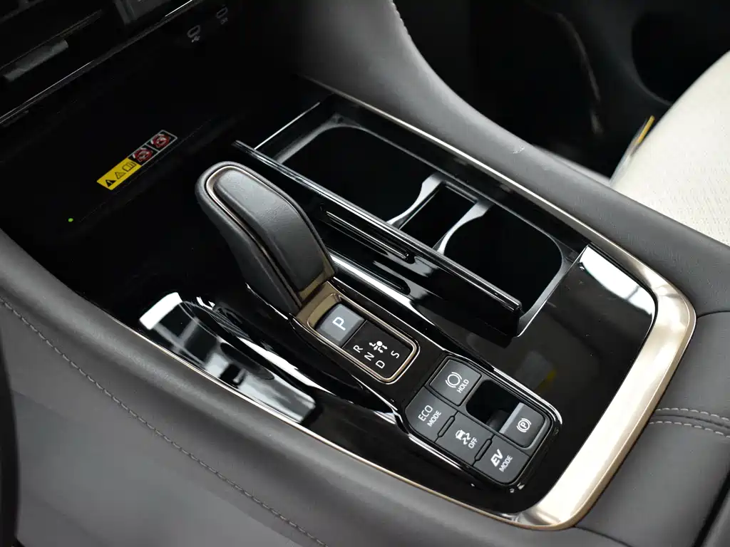 Toyota Alphard — фото 14