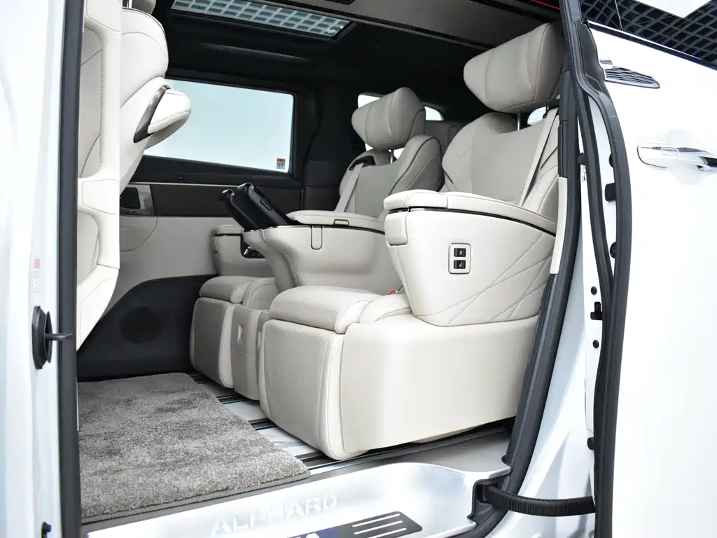 Toyota Alphard — фото 20