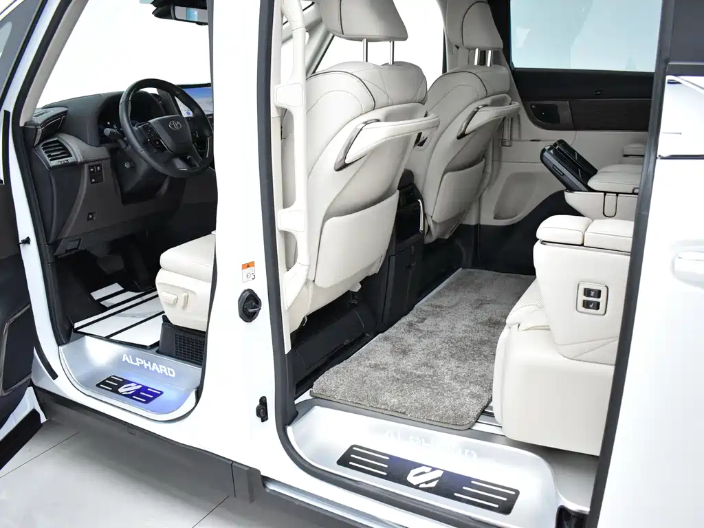 Toyota Alphard — фото 22