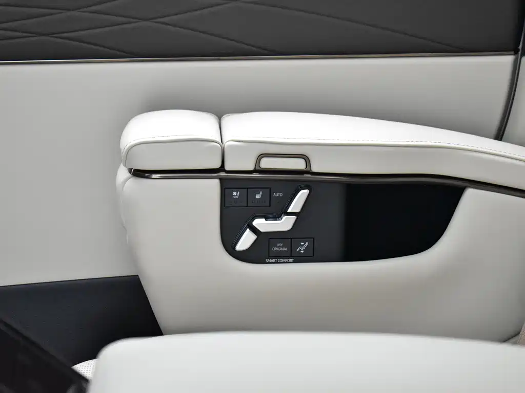 Toyota Alphard — фото 25
