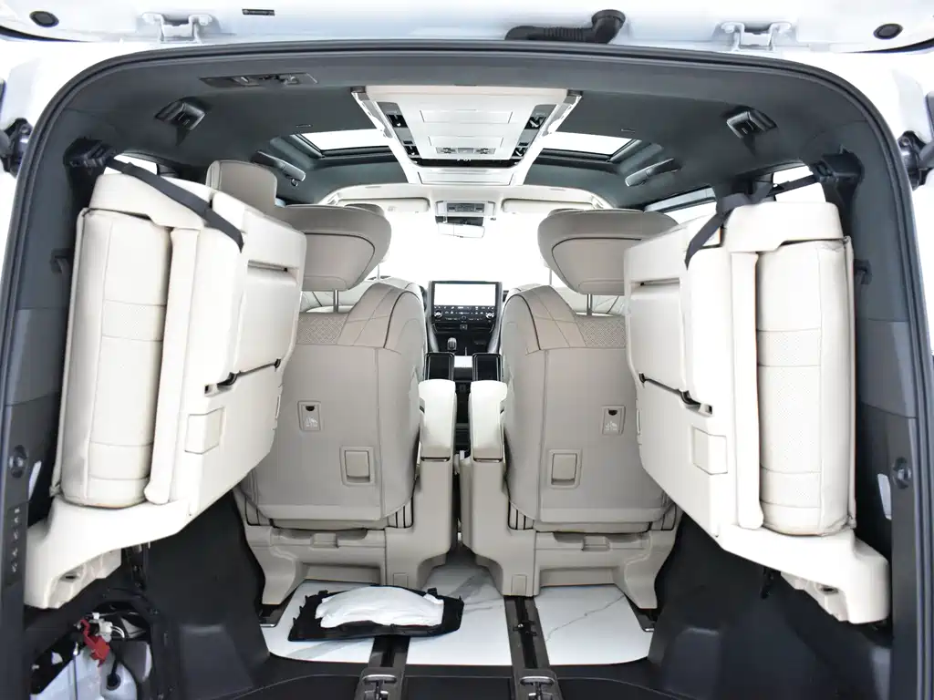 Toyota Alphard — фото 29