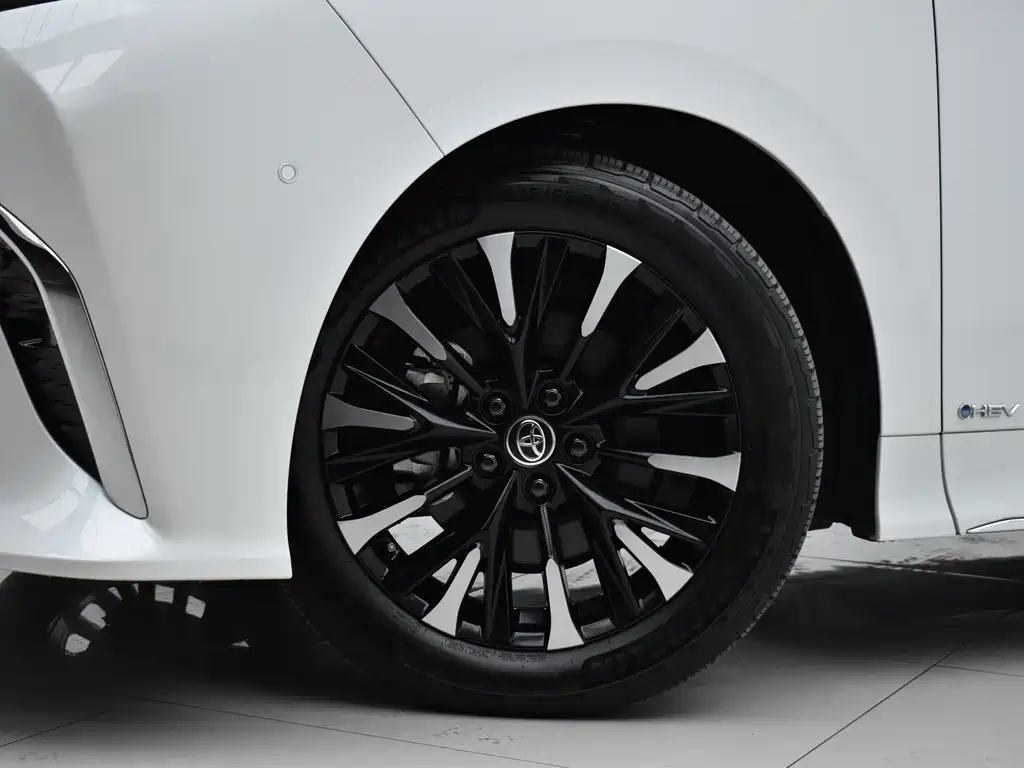Toyota Alphard — фото 30