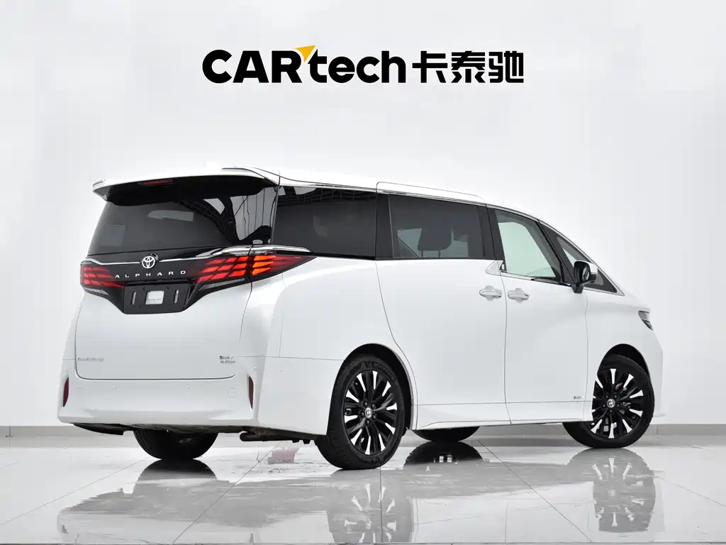 Toyota Alphard — фото 32