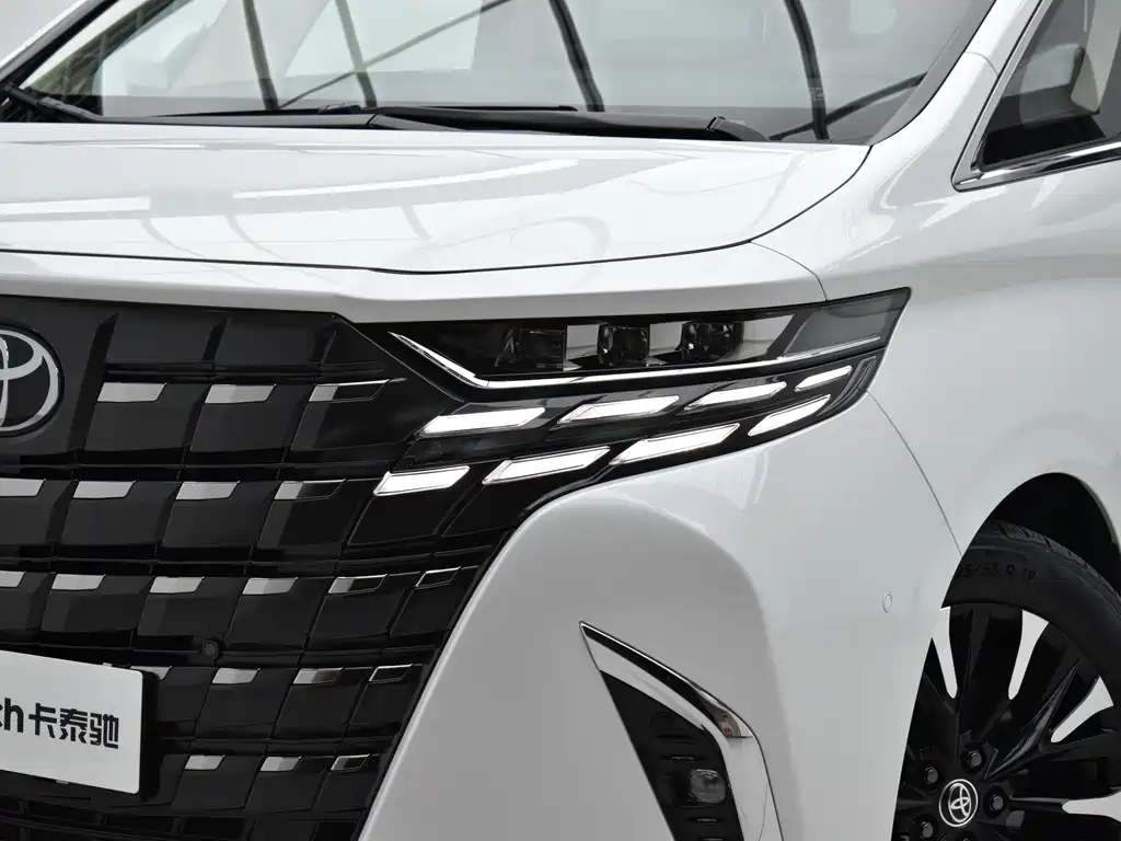 Toyota Alphard — фото 5