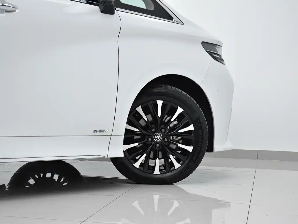 Toyota Alphard — фото 6