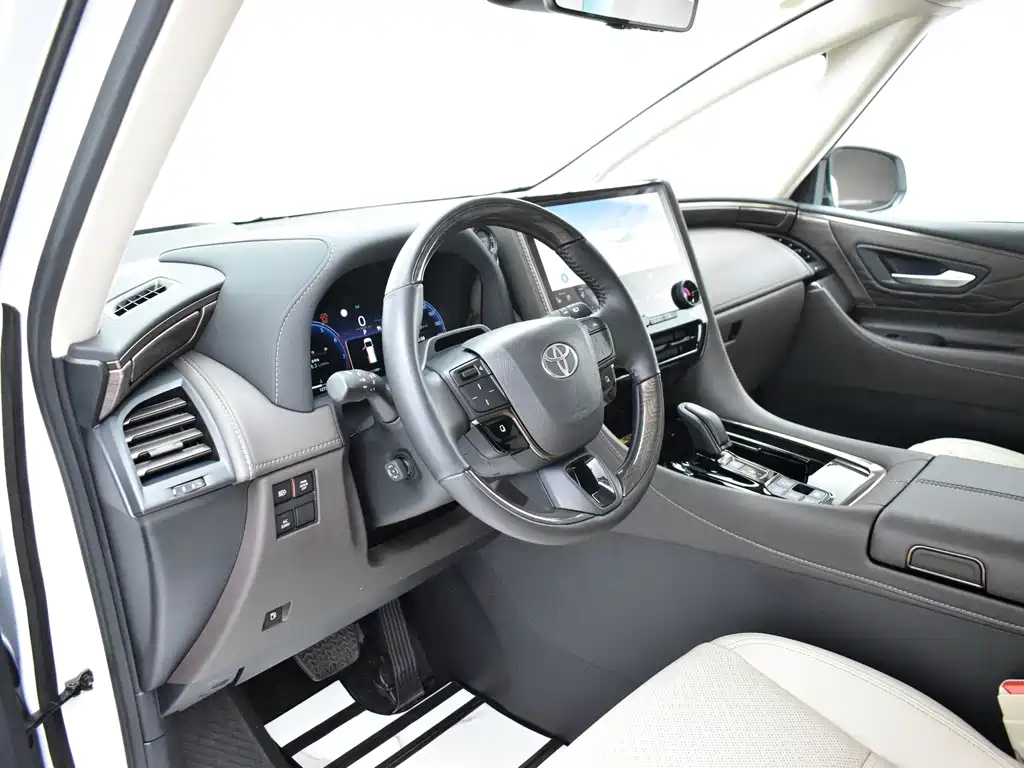 Toyota Alphard — фото 7